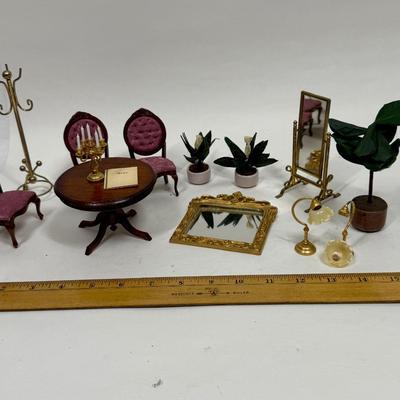 Sale Photo Thumbnail #66: Victorian-Style tables, chairs, coatrack, table lamps, potted plants, and mirrors.  All in good condition.