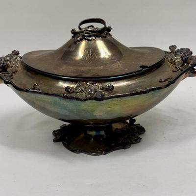 Meriden Silver Plate Oval Lidded Tureen Serving Bowl