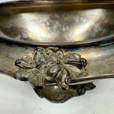 Meriden Silver Plate Oval Lidded Tureen Serving Bowl