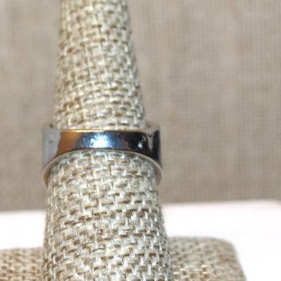 Size 8 Marked .925 Large Deep Blue Marquise Cut Ring with Leaves & Branch Side Accents on a Silver Band (5.7g)