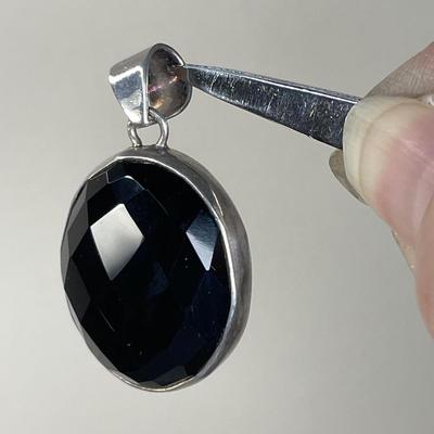 Sterling Silver faceted Onyx Pendant