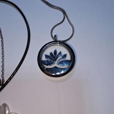 Nice variety of Jewlery / fashion wear