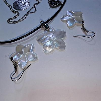 Nice variety of Jewlery / fashion wear