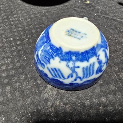 Vintage blue willow porcelain miniature / child's tea set