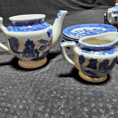 Vintage blue willow porcelain miniature / child's tea set