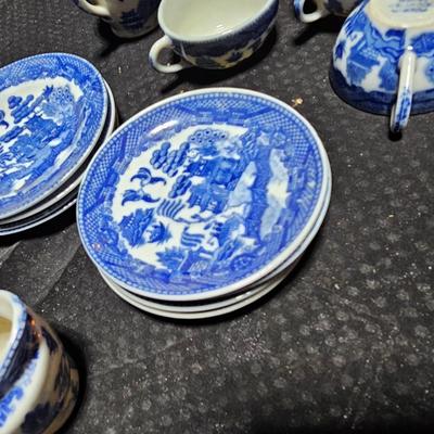 Vintage blue willow porcelain miniature / child's tea set