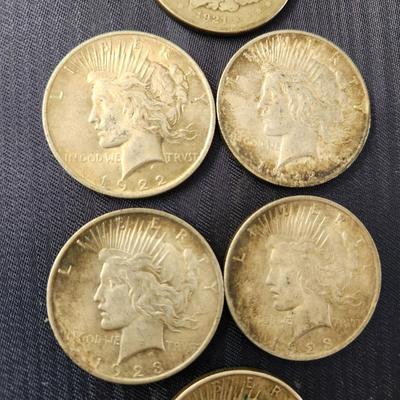 20 Silver coin Lot 13 Silver Halves, 7 Sliver Dollars