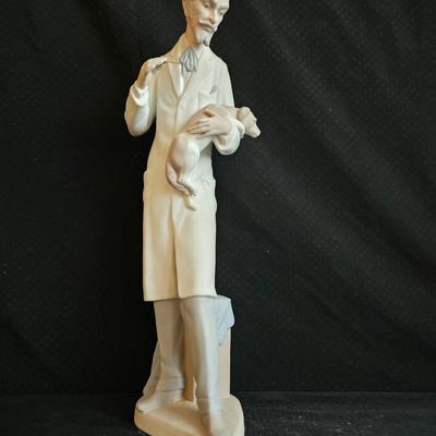 RARE RETIRED LLADRO #4825 Veterinarian - Mint condition!