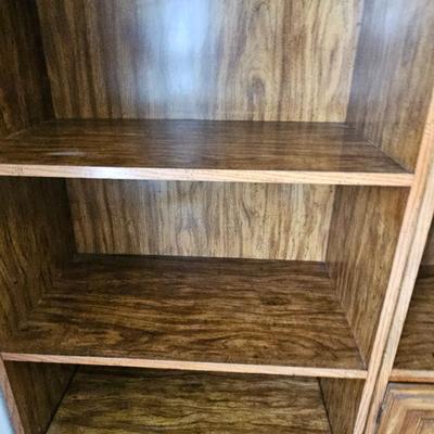 Nice sturdy bookshelf. They don't make them like this anymore!!