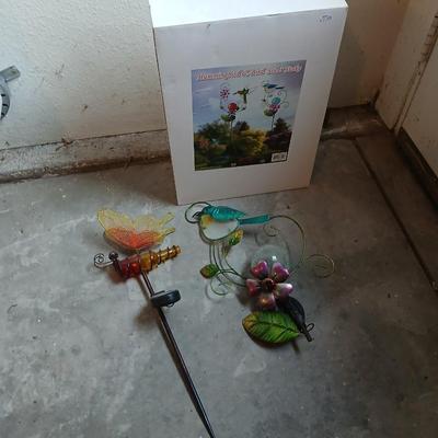 Two yard art stakes - Hummingbird and dragon fly Solar light decor
