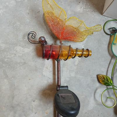 Two yard art stakes - Hummingbird and dragon fly Solar light decor
