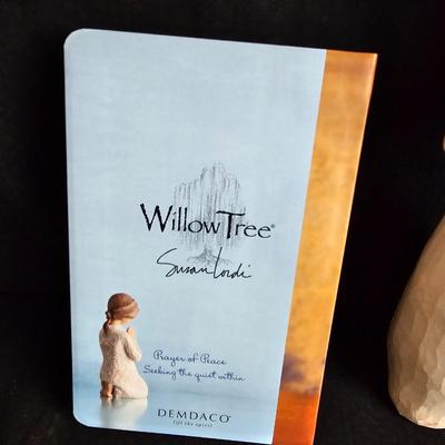 Willow Tree angel "Love" 2003 Susan Lordi with a willow tree Forget me not booklet