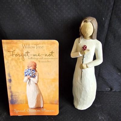 Willow Tree angel "Love" 2003 Susan Lordi with a willow tree Forget me not booklet