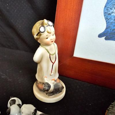 Napco "Little Vet" figure - limited Yesterday's Child figure, framed dog, and small porcelain vintage dogs
