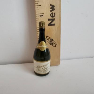 Two small tobacco pipes, champagne bubbles and a miniature metal dagger