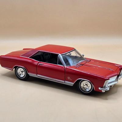 LOT 7: Welly 1965 Buick Riviera Gran Sport; Scale 1/24 Red Diecast Vintage Model Car and Classic Car Books