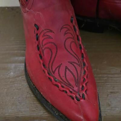 LOT 15: Vintage Cowboy Boots: Dan Post Men's Leather Cowboy Boots (2prs)