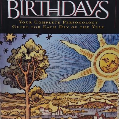 LOT 19: Heraldic Design, The Encyclopedia of World Mythology, Weapons & Fighting Techniques of the Medieval Warrior, The Secret...