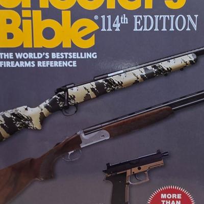 LOT 22: Small Arms Visual Encyclopedia, Gun Trader's Guide 42nd Edition, Gun Trader's Guide 41st Edition, Standard Catalog of...