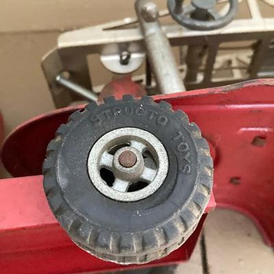 LOT 30: Vintage Structo Fire Department SFD Aerial Ladder Fire Truck