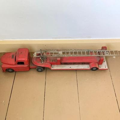 LOT 30: Vintage Structo Fire Department SFD Aerial Ladder Fire Truck