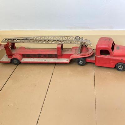 LOT 30: Vintage Structo Fire Department SFD Aerial Ladder Fire Truck