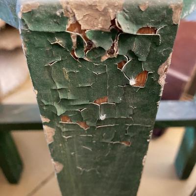 LOT 31: Vintage Mexican Tlaquepaque Pottery Vase/Planter with Pair of Primitive Wood Plant Stands