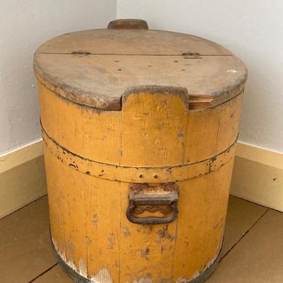 LOT 34: Antique Wooden Bin/Wash Tub with Inserts