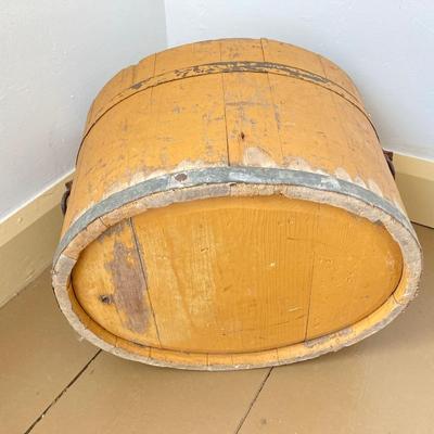 LOT 34: Antique Wooden Bin/Wash Tub with Inserts