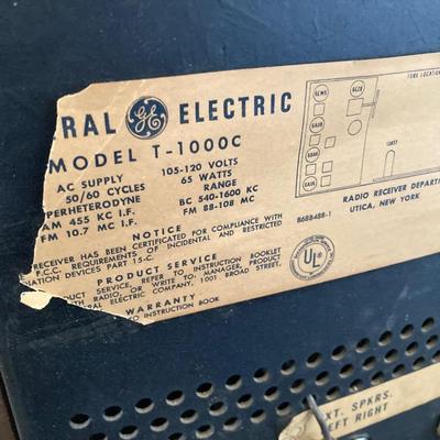LOT 43: Vintage GE Stereophonic High Fidelity Stereo Model T-1000