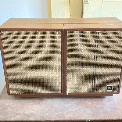 LOT 43: Vintage GE Stereophonic High Fidelity Stereo Model T-1000
