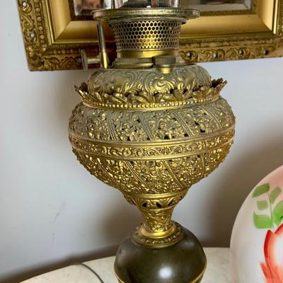 LOT 64: Vintage/Antique Victorian Parlor Hurricane Lamp