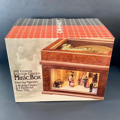LOT 71: Crosley/ Mr Christmas - 19th Century Ballroom Dancing Music Box with Holiday Classic and Traditional Music Discs. - Never Opened