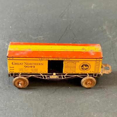 LOT 73: Vintage Lionel Animated Aniversary 100th Clock, Marx Marline Miniture Tin Train Set and More