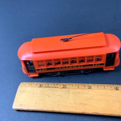 LOT 73: Vintage Lionel Animated Aniversary 100th Clock, Marx Marline Miniture Tin Train Set and More