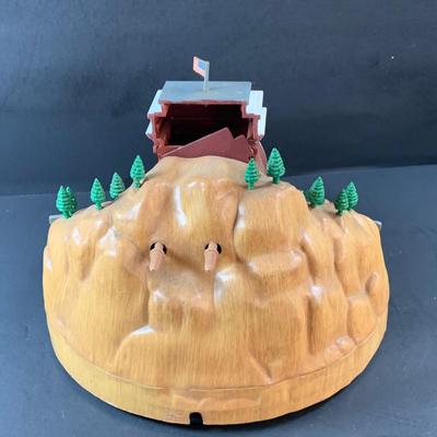 LOT 73: Vintage Lionel Animated Aniversary 100th Clock, Marx Marline Miniture Tin Train Set and More