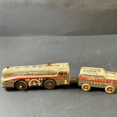LOT 73: Vintage Lionel Animated Aniversary 100th Clock, Marx Marline Miniture Tin Train Set and More