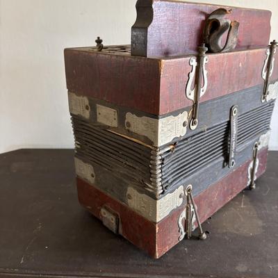 LOT 86: Antique Milano Organetto Made in Germany