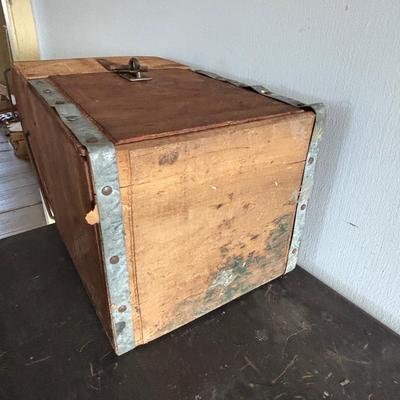 LOT 88: Antique Demijohn Bottle w/Wooden Shipping Crate