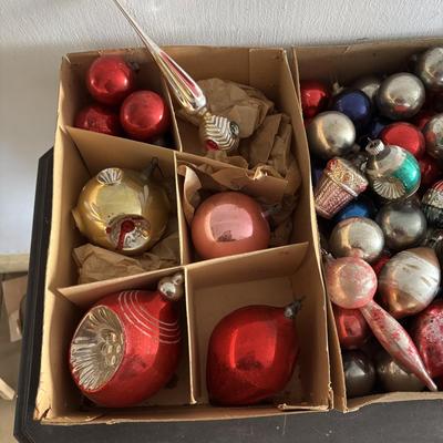 LOT 89: Vintage Christmas Ornaments & Finial Tree Toppers