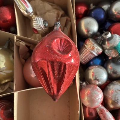 LOT 89: Vintage Christmas Ornaments & Finial Tree Toppers