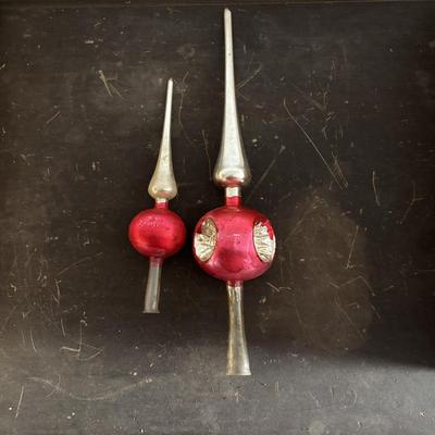 LOT 89: Vintage Christmas Ornaments & Finial Tree Toppers