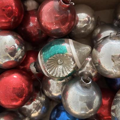 LOT 89: Vintage Christmas Ornaments & Finial Tree Toppers