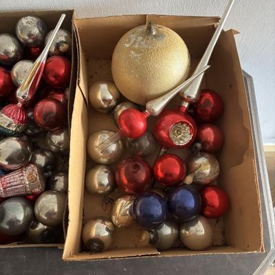 LOT 89: Vintage Christmas Ornaments & Finial Tree Toppers