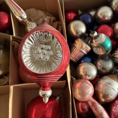 LOT 89: Vintage Christmas Ornaments & Finial Tree Toppers
