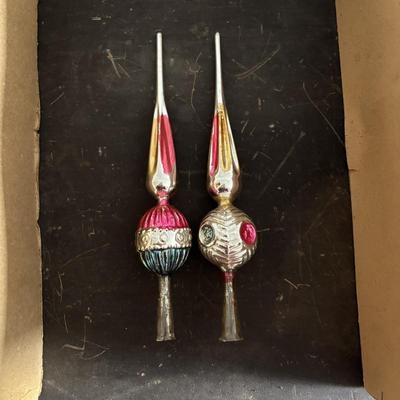 LOT 89: Vintage Christmas Ornaments & Finial Tree Toppers