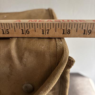 LOT 93: Vintage Victor Talking Machine VV-50 10319 w/Needles