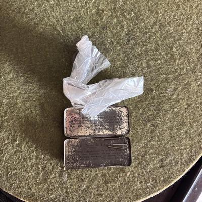 LOT 93: Vintage Victor Talking Machine VV-50 10319 w/Needles