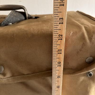 LOT 93: Vintage Victor Talking Machine VV-50 10319 w/Needles