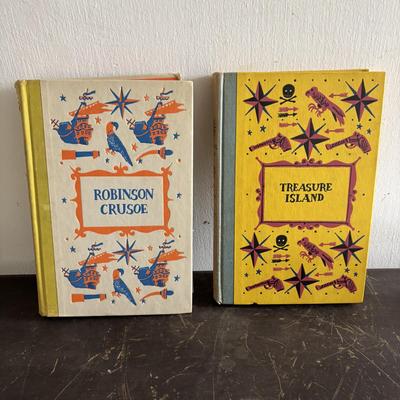 LOT 98: Vintage Classics Novels: Through the Looking Glass, Robin Hood, Huckleberry Finn, Robinson Crusoe, Tresure Island & Bronze...